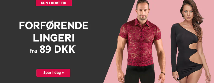 Billedet viser en todelt reklameannonce. På den ene side står der med store bogstaver på mørk baggrund med hvid skrift: "Kun i kort tid – forførende lingeri fra 89 DKK". Derunder er der en rød knap med teksten "Spar nu". På den anden side står en mand og en kvinde ved siden af hinanden. Manden er iført en rød netskjorte og sorte bukser. Kvinden er iført en tætsiddende, sort off-shoulder-kjole med to udskæringer på den ene side. Baggrunden er lyserød.