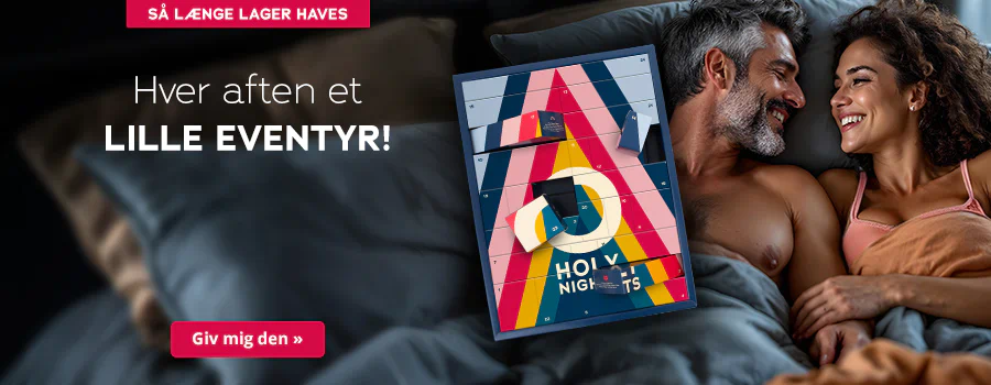 Billedet viser en reklameannonce. Til højre ligger et par sammen i sengen og smiler til hinanden. Manden er bar overkrop, og kvinden har en bh på. Adventskalenderen er afbildet med et farverigt design og påskriften "HOLY NIGHTS". Over billedet står der med hvid skrift: "Hver aften et lille eventyr". I øverste kant er der en rød knap med teksten "Så længe lager haves". Under knappen er der også en rød knap med teksten "Giv mig den »".