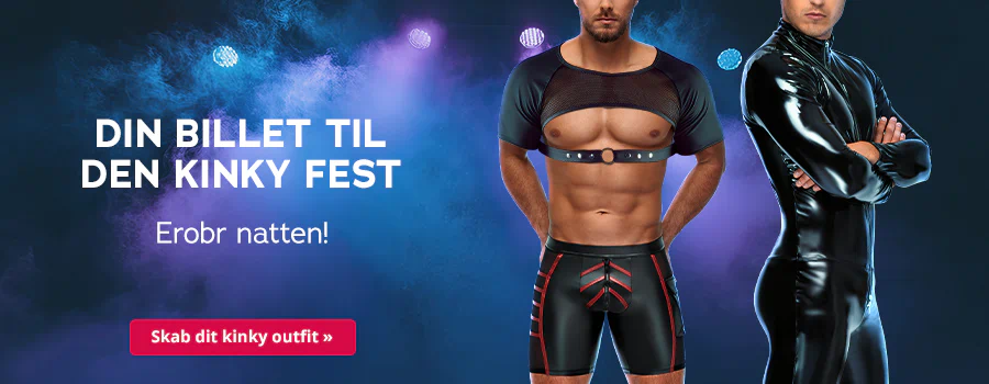 Billedet viser en reklame med en mørk baggrund og feststemning. Der er to mænd på billedet. Den ene mand bærer sorte mat look bukser med røde elementer og en crop-top med justerbar underbrystrem. Den anden mand bærer en sort lakjumpsuit. Med store bogstaver står der med hvid skrift "Din billet til den kinky fest – erob natten!" Under står der på en rød knap "Skab dit kinky outfit".