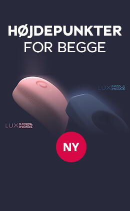 Billedet viser to hænder på en seng. Den ene hånd holder en pink lay-on-vibrator med en knap, den anden en blå pikring. Øverst til venstre i billedet er der en rød cirkel med den hvide inskription » NY«. I højre side af billedet står ordene » HØJE POINTER FOR BEGGE« med hvid skrift. Nederst i billedet er der en rød knap med hvid tekst: » Bestil nu «.