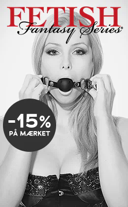 En sort-hvid grafik med rødt mærke-logo »Fetish Fantasy Series« og teksten »-15 % på mærket« til venstre i billedet. Til højre i billedet ses en kvinde med en ball gag i munden.