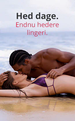 Reklamebanner med et kyssende par på stranden. Kvinden har en lilla bikini på. Teksten lyder: »Hede dage. Endnu hedere lingeri.« og knappen »Find dit sommerlook«