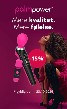 Banner for Palm Power med en pink og sort massagestav og en mini-massagestav på mørklilla baggrund. Til højre sidder en krølhåret kvinde med solbriller og en rød overdel. Tekster: "Mere kvalitet. Mere følelse.", "-15 %*", "gælder t.o.m. 23.10.2026"; rød knap: "Find dit yndlingslegetøj »".
