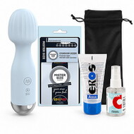 Hovedbillede af Officially Single – Me Time & Ready to Mingle-sæt med mini-massagestav, kondomer, glidecreme, toy cleaner og opbevaringspose